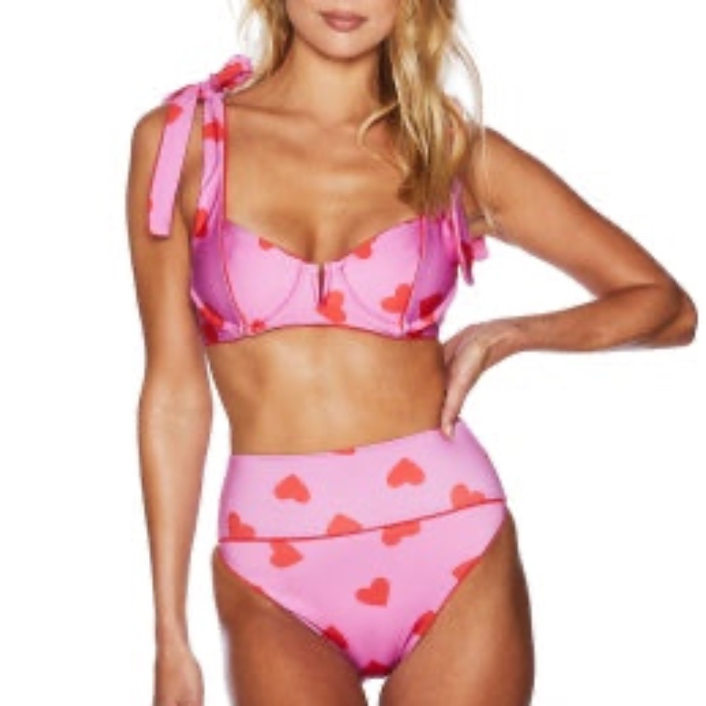 BEACH RIOT Sweetheart Bikini Top